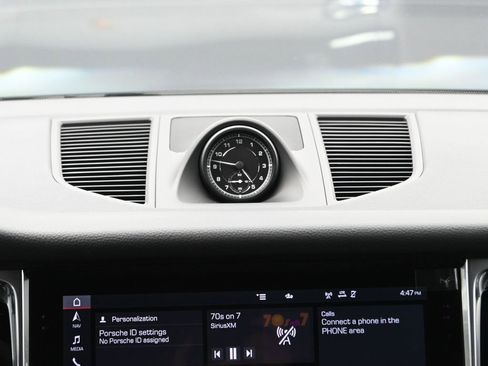 Certified 2025 Porsche Macan image 22
