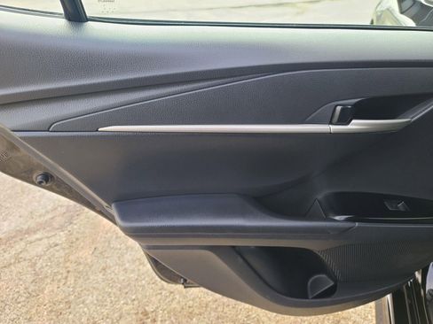 Used 2025 Toyota Camry SE image 16
