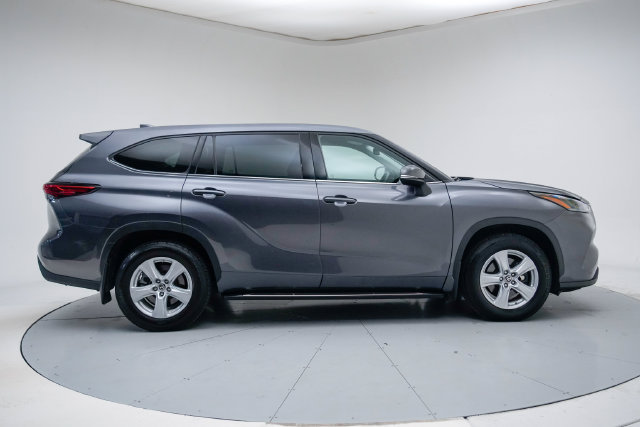 Used 2021 Toyota Highlander L AWD/4WD image 17