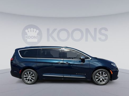 Used 2024 Chrysler Pacifica Pinnacle image 8