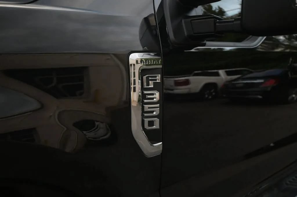 Used 2020 Ford F350 Lariat w/ Lariat Ultimate Package AWD/4WD image 11