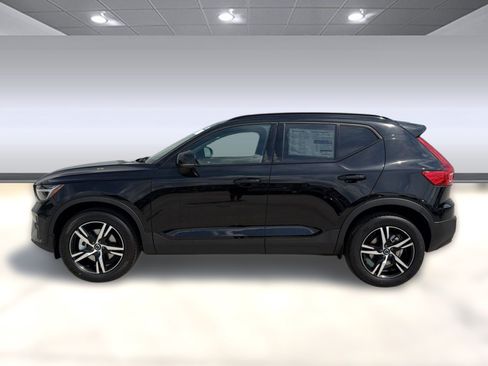 New 2026 Volvo XC40 B5 Core w/ Climate Package AWD/4WD image 2