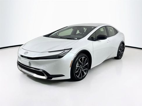 Certified 2025 Toyota Prius XSE image 2