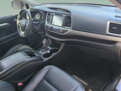 Used 2015 Toyota Highlander XLE FWD image 21