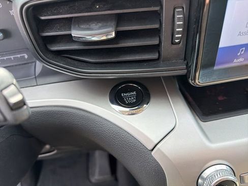 Used 2022 Ford Explorer XLT AWD/4WD image 18