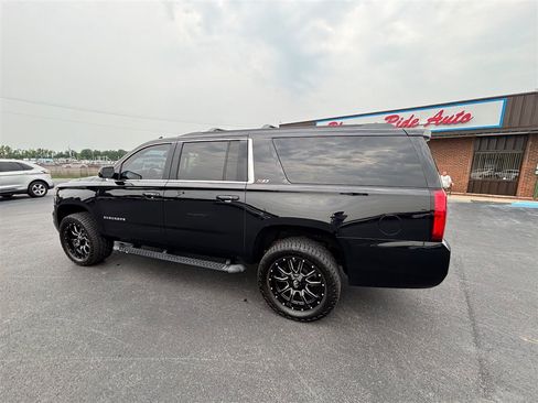 Used 2019 Chevrolet Suburban LT AWD/4WD image 3