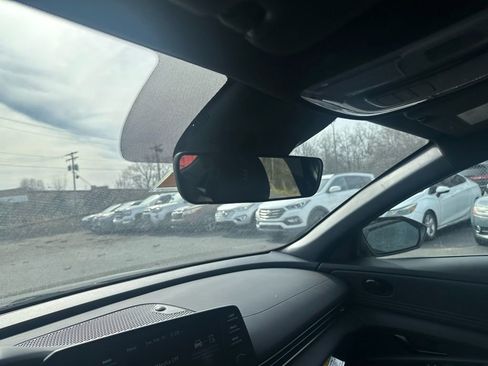 Certified 2025 Hyundai Elantra Sport image 19