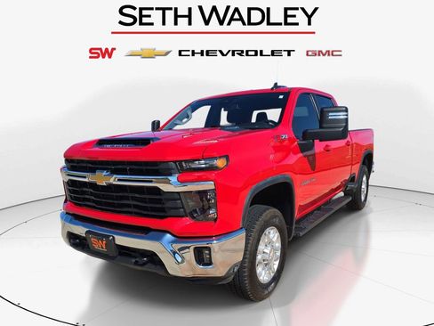 Used 2024 Chevrolet Silverado 2500 LT AWD/4WD image 3