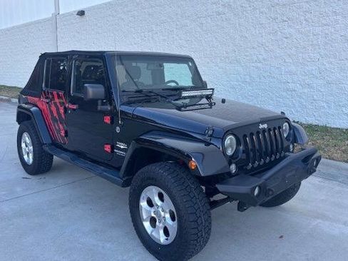 Used 2015 Jeep Wrangler Unlimited Sahara w/ Connectivity Group image 4