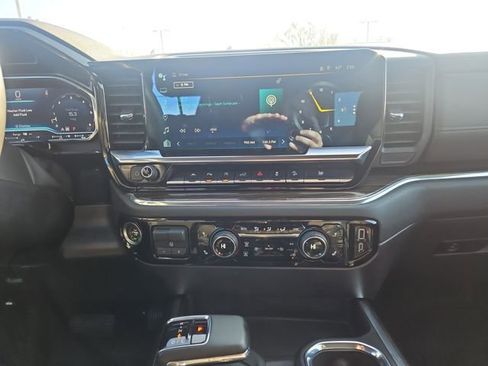 Used 2024 Chevrolet Silverado 1500 LT Trail Boss w/ Convenience Package II image 11