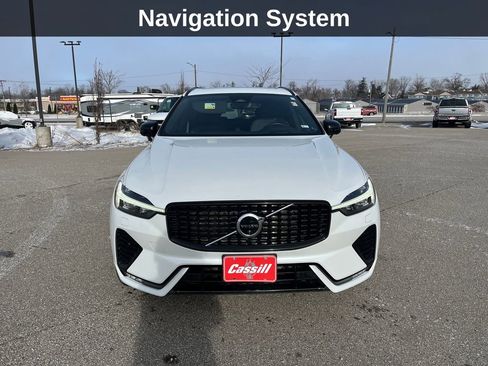 Used 2022 Volvo XC60 B6 R-Design image 10