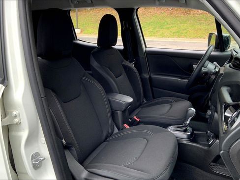 Used 2023 Jeep Renegade Altitude image 7