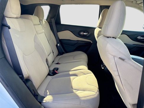 Used 2017 Jeep Cherokee Latitude image 27