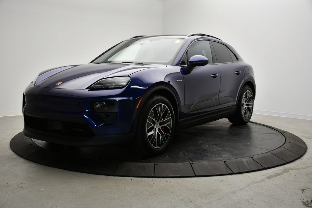 Certified 2025 Porsche Macan 4S Electric AWD/4WD image 1