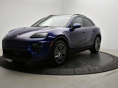 Certified 2025 Porsche Macan 4S Electric AWD/4WD image 1