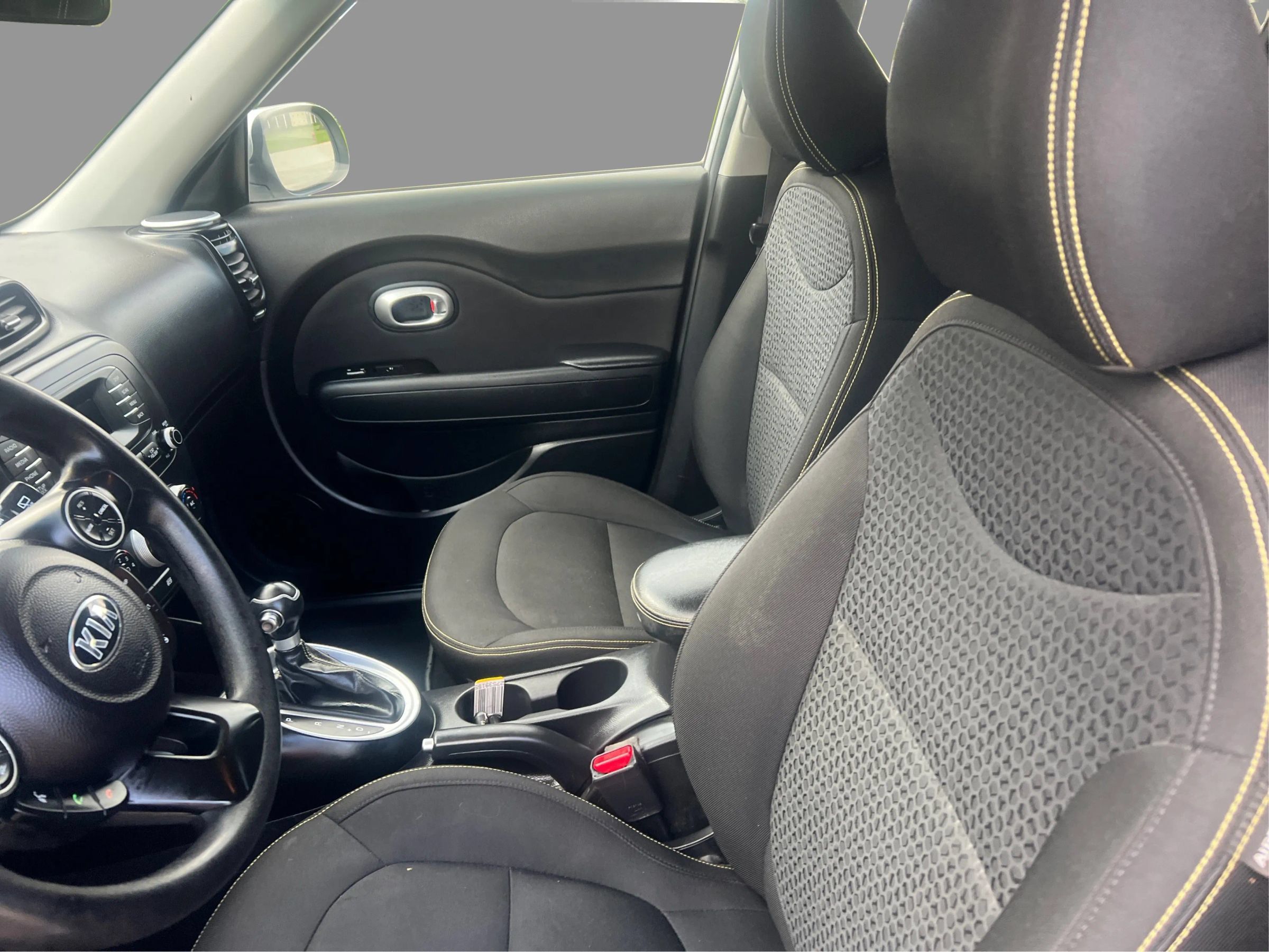 Used 2015 Kia Soul + FWD image 10