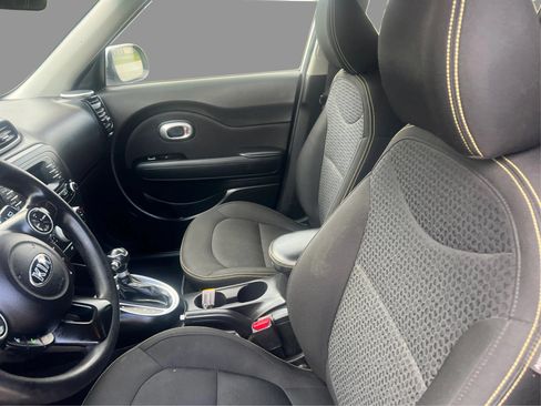Used 2015 Kia Soul + FWD image 10