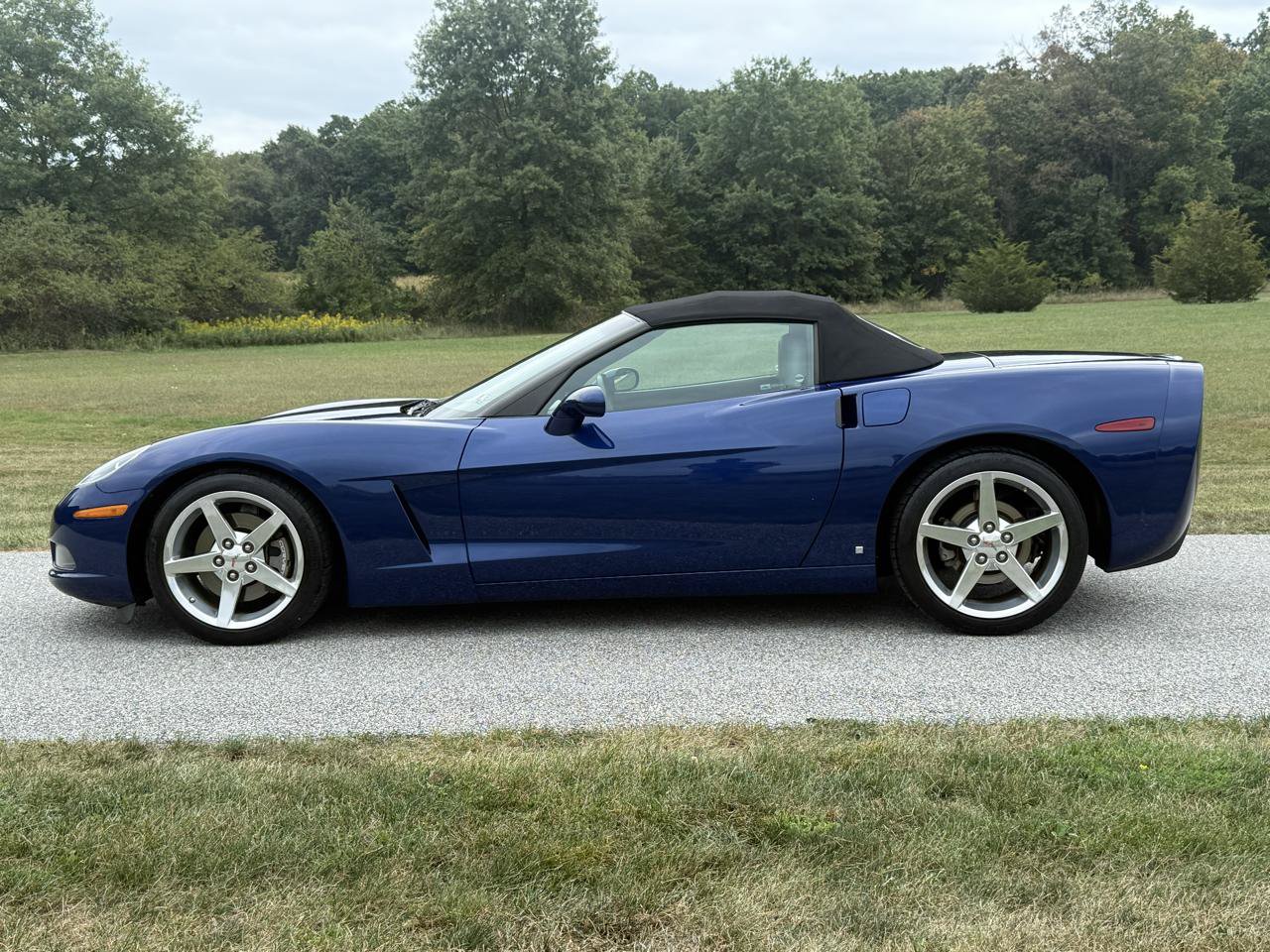 Used 2005 Chevrolet Corvette Convertible w/ Preferred Equipment Group RWD image 1