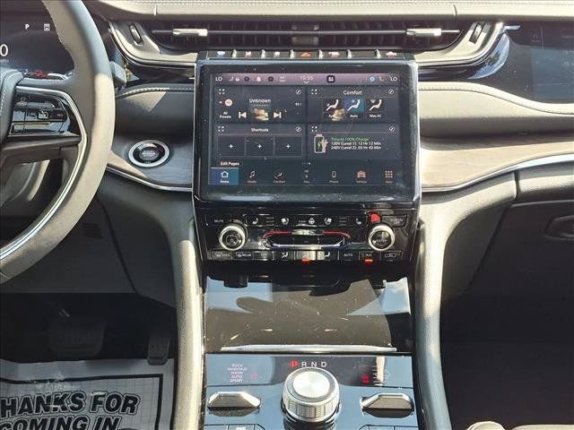 Used 2023 Jeep Grand Cherokee Overland w/ Luxury Tech Group IV AWD/4WD image 15