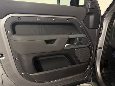 Used 2023 Land Rover Defender 110 X-Dynamic SE AWD/4WD image 13