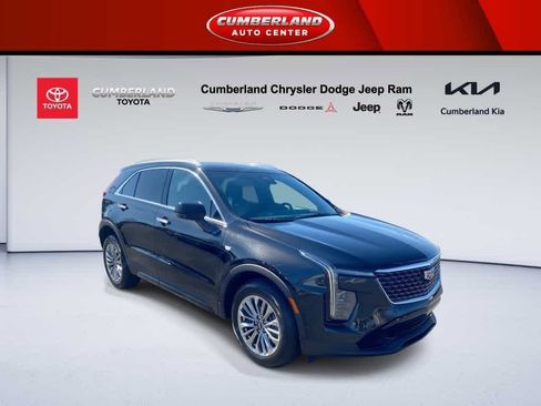 Used 2024 Cadillac XT4 Premium Luxury image 2