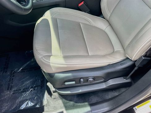 Used 2023 Chevrolet Traverse Premier FWD image 20