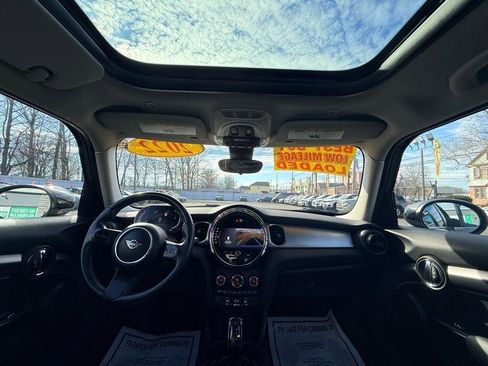 Used 2022 MINI Cooper 4-Door Hardtop image 16