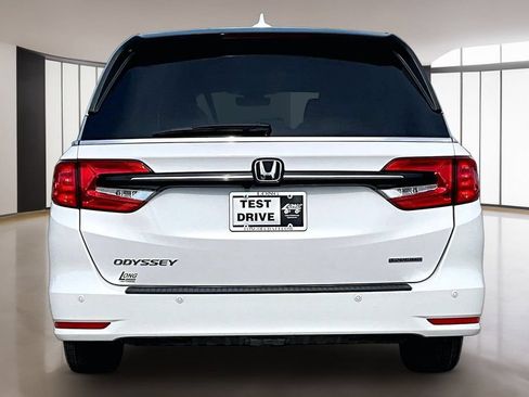 Used 2024 Honda Odyssey Touring image 4
