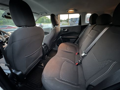 Used 2019 Jeep Compass Sport AWD/4WD image 3