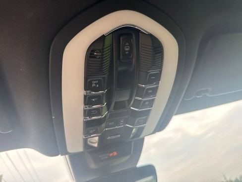 Used 2025 Porsche Macan AWD/4WD image 24