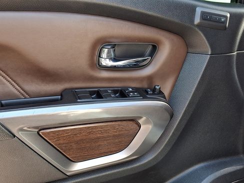 Used 2018 Nissan Titan Platinum Reserve AWD/4WD image 18