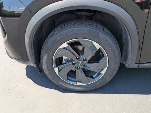 Used 2024 Nissan Rogue SV image 13