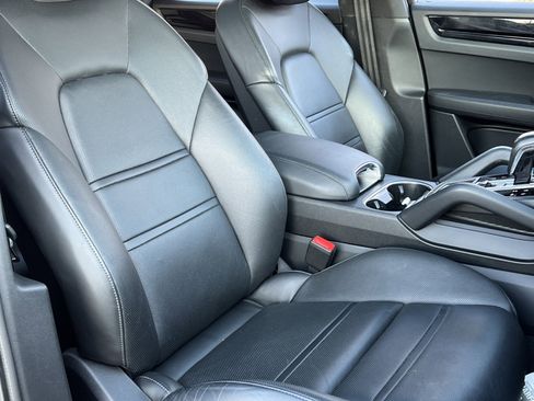 Certified 2021 Porsche Cayenne Coupe image 35