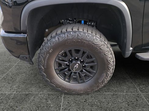 Used 2024 Chevrolet Silverado 2500 ZR2 image 15