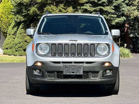 Used 2018 Jeep Renegade Altitude w/ UConnect 8.4 Nav Group AWD/4WD image 9