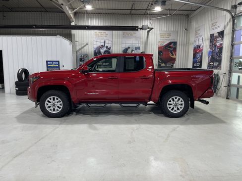 Used 2025 Toyota Tacoma SR5 AWD/4WD image 4