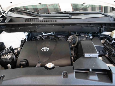 Used 2018 Toyota Highlander XLE AWD/4WD image 32