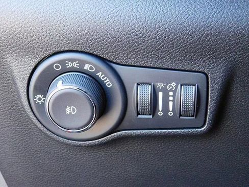 Used 2025 Jeep Compass Trailhawk AWD/4WD image 23