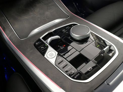 Used 2023 BMW X7 xDrive40i image 69