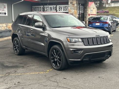 Used 2021 Jeep Grand Cherokee Laredo X image 1