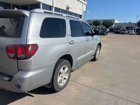 Used 2019 Toyota Sequoia SR5 RWD image 8