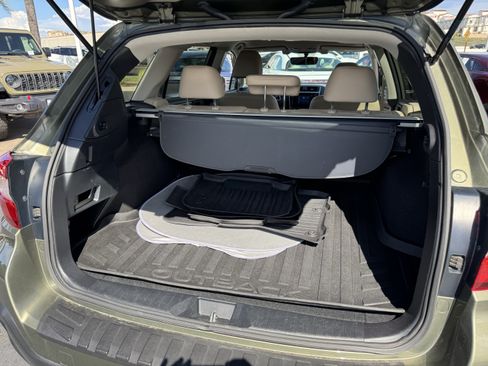 Used 2018 Subaru Outback 3.6R Limited AWD/4WD image 31