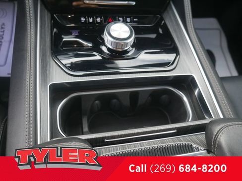 Used 2024 Jeep Wagoneer L Series II w/ Flexible Seating Group AWD/4WD image 34