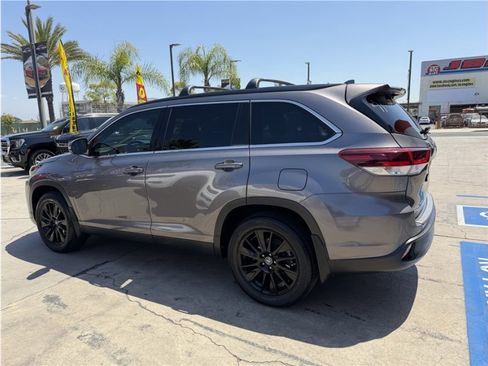 Used 2019 Toyota Highlander SE FWD image 57