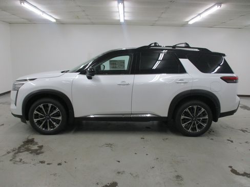 New 2026 Nissan Pathfinder Platinum w/ Cargo Package image 12