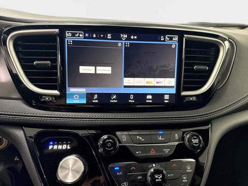 New 2026 Chrysler Pacifica Select FWD image 18