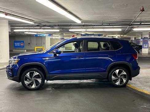 Used 2024 Volkswagen Taos SE w/ Panoramic Sunroof Package AWD/4WD image 33