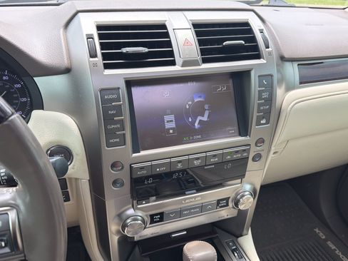 Used 2017 Lexus GX 460 Premium w/ Premium Package AWD/4WD image 14