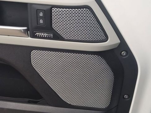 Used 2023 Land Rover Defender 130 SE image 17