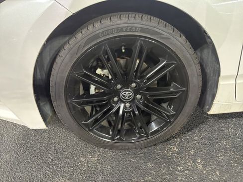 Used 2022 Toyota Avalon XSE image 9